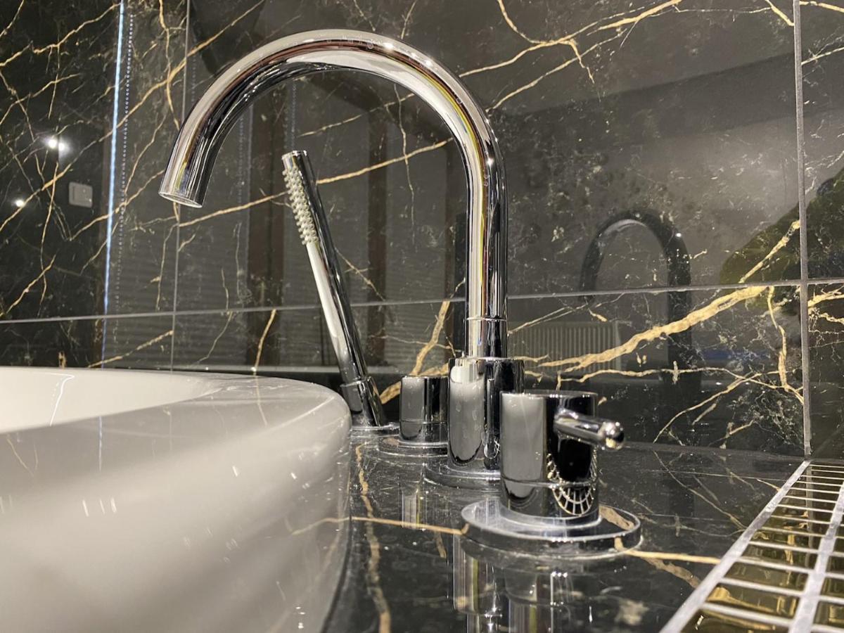 Appartement Jacuzzi Glass-house Station *