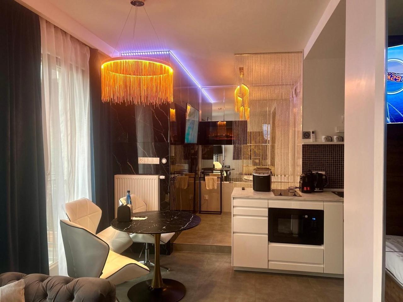 Appartement Jacuzzi Glass-house Station *